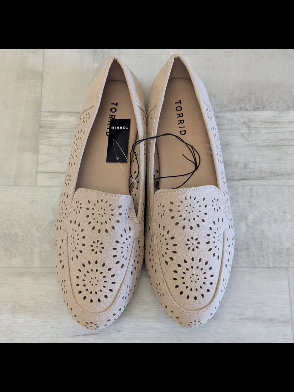 Torrid Womens 9.5 WW Perforated Detail Flats Tan Slip On Loafers Boho Comfort - Picture 3 of 8